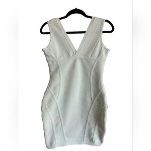Elegant White Sleeveless Dress